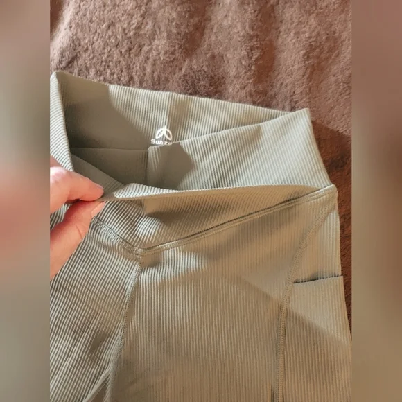 Sunzel Women's Shorts High Waist Tummy Control/ Deep Pockets Green Sz XS SNWOT - Picture 8 of 9